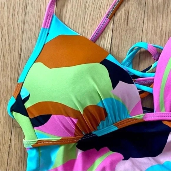 Hula Honey Colorful Camo Strappy V-Neck Tankini Swim Top – Size M - Picture 4 of 9